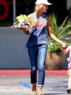 Denise Richards feet photo thumbnail