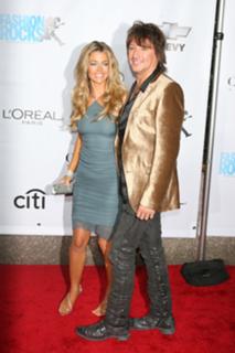 Denise Richards feet photo thumbnail