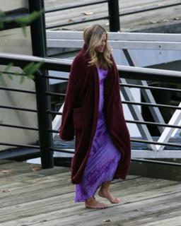 Denise Richards feet photo thumbnail