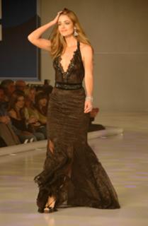 Denise Richards feet photo thumbnail