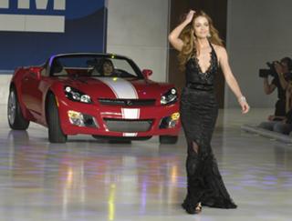 Denise Richards feet photo thumbnail
