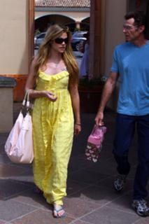 Denise Richards feet photo thumbnail