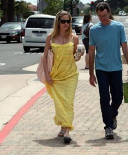 Denise Richards feet photo thumbnail