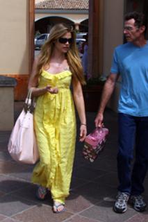 Denise Richards feet photo thumbnail