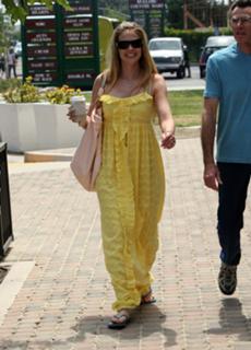 Denise Richards feet photo thumbnail