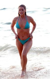 Denise Richards feet photo thumbnail