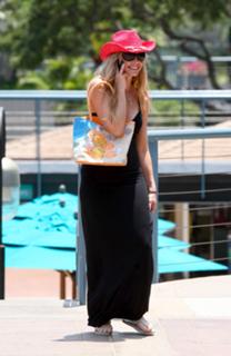 Denise Richards feet photo thumbnail