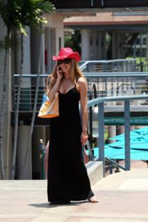 Denise Richards feet photo thumbnail