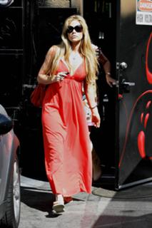 Denise Richards feet photo thumbnail