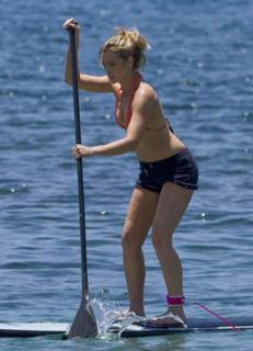 Denise Richards feet photo thumbnail