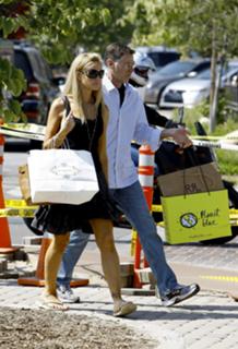 Denise Richards feet photo thumbnail