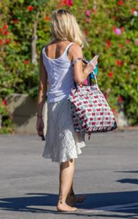 Denise Richards feet photo thumbnail