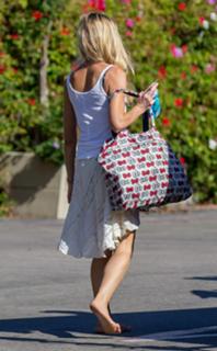 Denise Richards feet photo thumbnail