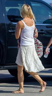Denise Richards feet photo thumbnail