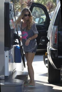 Denise Richards feet photo thumbnail