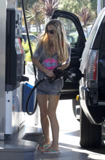Denise Richards feet photo thumbnail