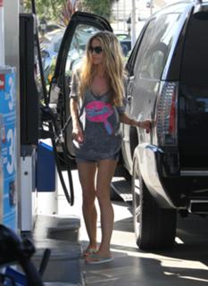 Denise Richards feet photo thumbnail