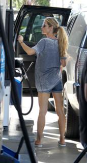 Denise Richards feet photo thumbnail