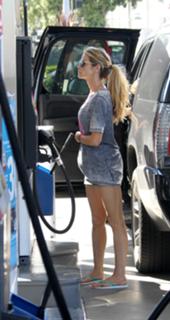 Denise Richards feet photo thumbnail