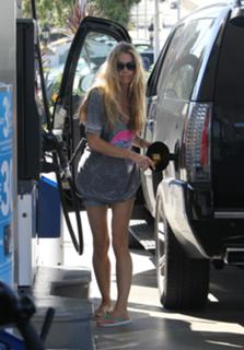 Denise Richards feet photo thumbnail