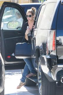 Denise Richards feet photo thumbnail