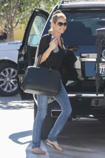 Denise Richards feet photo thumbnail