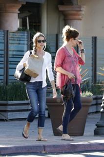 Denise Richards feet photo thumbnail