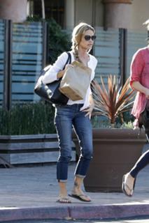 Denise Richards feet photo thumbnail