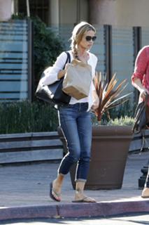 Denise Richards feet photo thumbnail