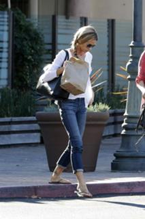 Denise Richards feet photo thumbnail