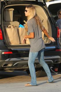 Denise Richards feet photo thumbnail