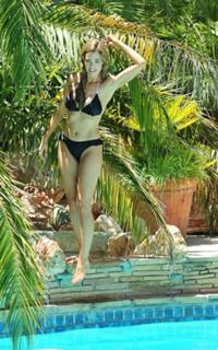 Denise Richards feet photo thumbnail