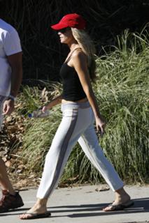 Denise Richards feet photo thumbnail