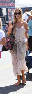 Denise Richards feet photo thumbnail