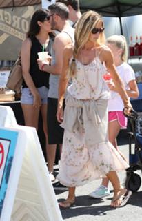 Denise Richards feet photo thumbnail