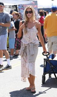 Denise Richards feet photo thumbnail