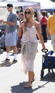 Denise Richards feet photo thumbnail