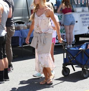 Denise Richards feet photo thumbnail