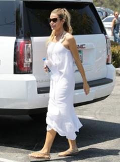 Denise Richards feet photo thumbnail