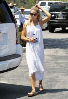 Denise Richards feet photo thumbnail