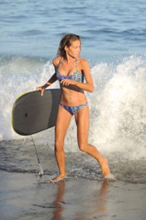 Denise Richards feet photo thumbnail