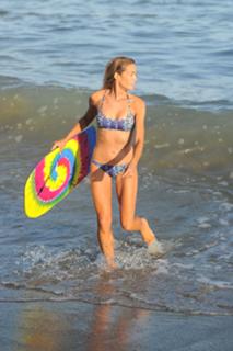 Denise Richards feet photo thumbnail