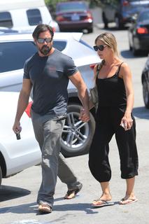 Denise Richards feet photo thumbnail