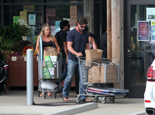 Denise Richards feet photo thumbnail