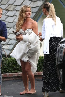 Denise Richards feet photo thumbnail