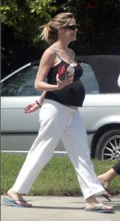 Denise Richards feet photo thumbnail