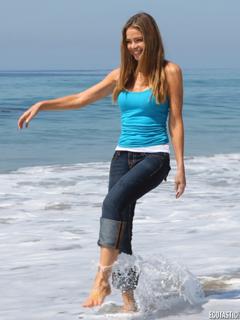 Denise Richards feet photo thumbnail
