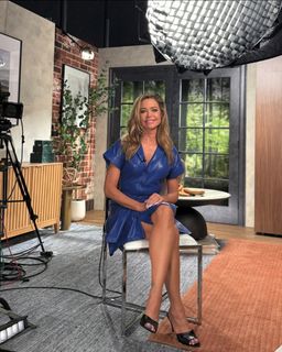 Denise Richards feet photo thumbnail