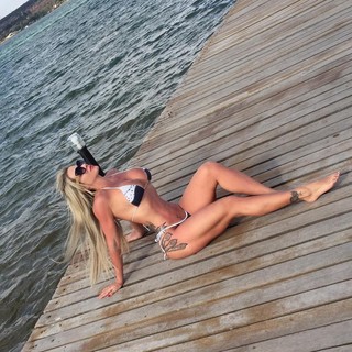 Denise Rocha feet photo 3