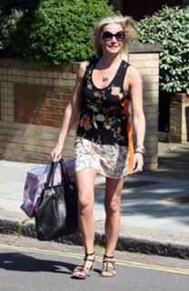 Denise Van Outen feet photo thumbnail